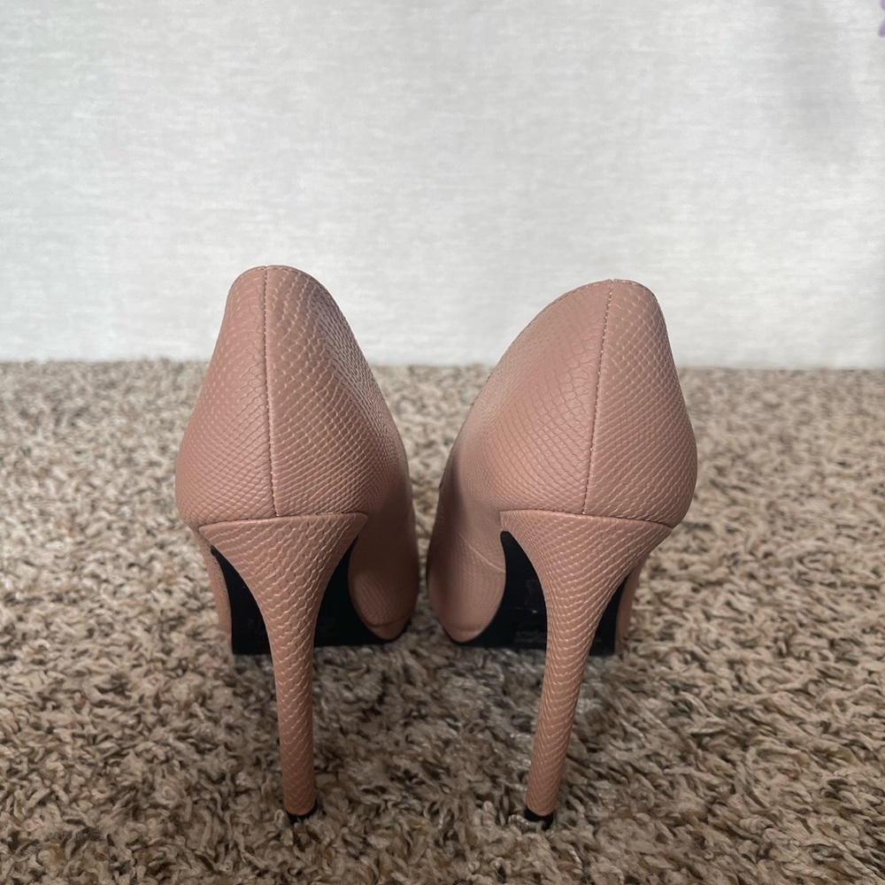 Charlotte Russe Women's Tan Pointed-Toe Snakeskin High Heel Pumps - Picture 10 of 11